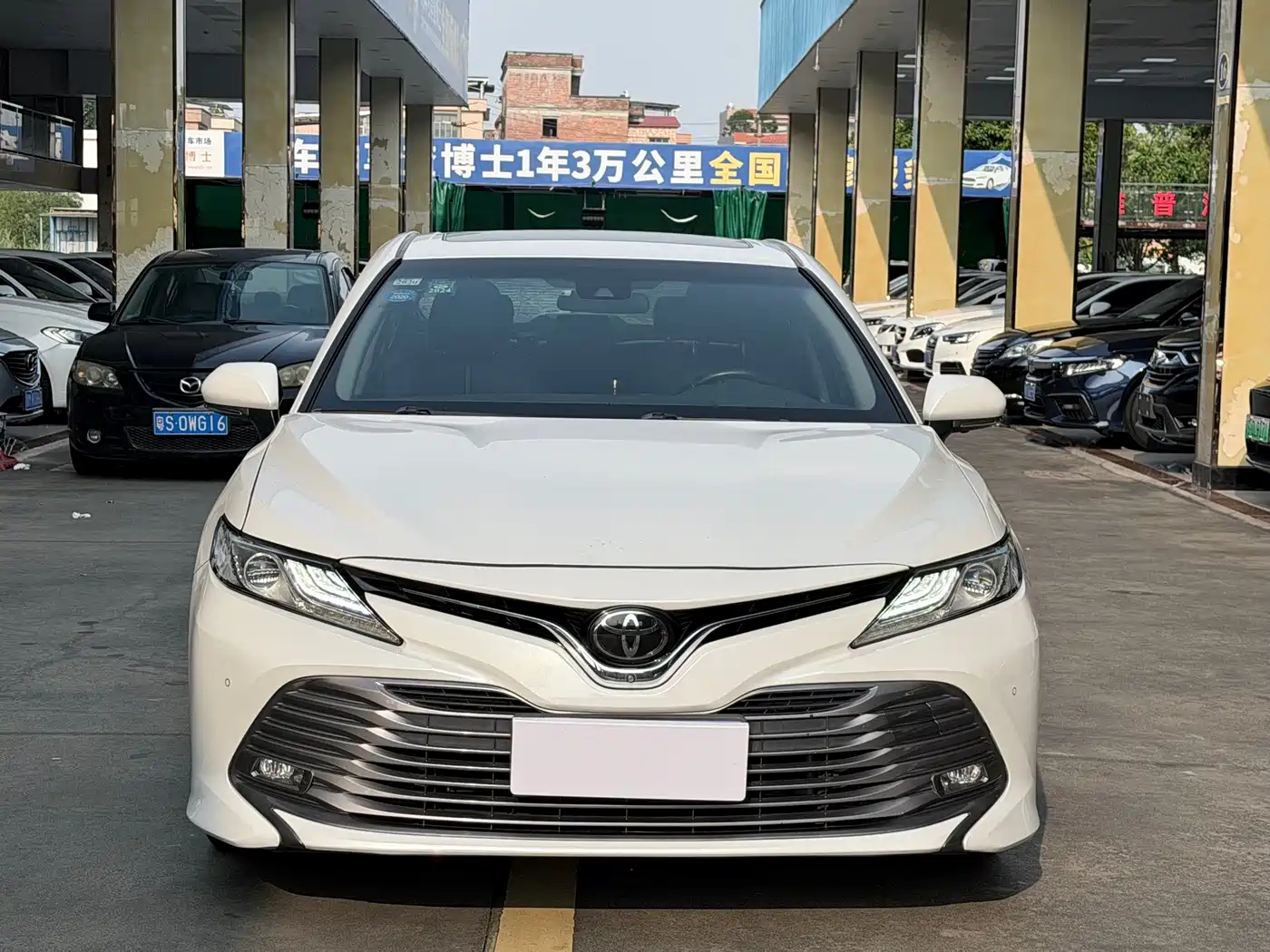 Toyota Camry 2018 2.0G Luxury Edition фото 2