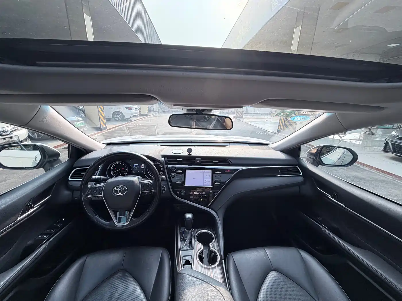 Toyota Camry 2018 2.0G Luxury Edition фото 4