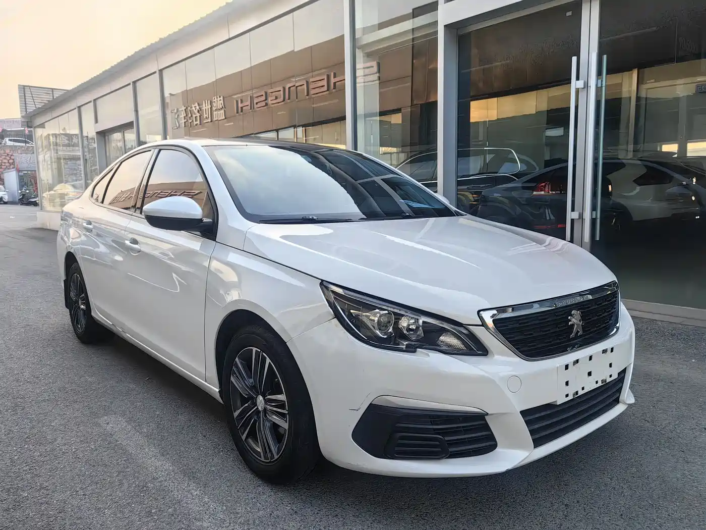 Peugeot 308 2016 1.6L Automatic Fashion фото 3