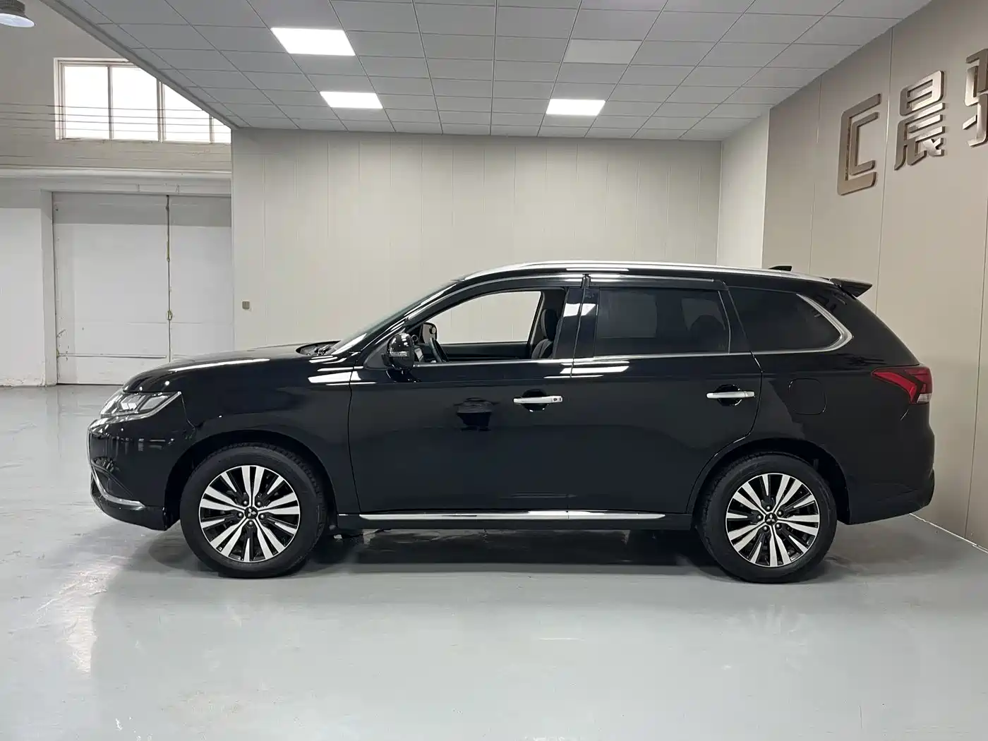 Mitsubishi Outlander 2022 2021 2.4L 4WD Deluxe Edition 7-Seater