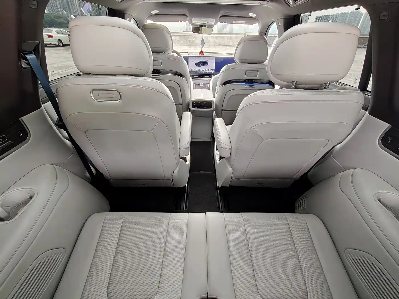 AITO Wenjie AITO M9 2024 Extended Range Ultra 42kWh 6-Seater фото 18