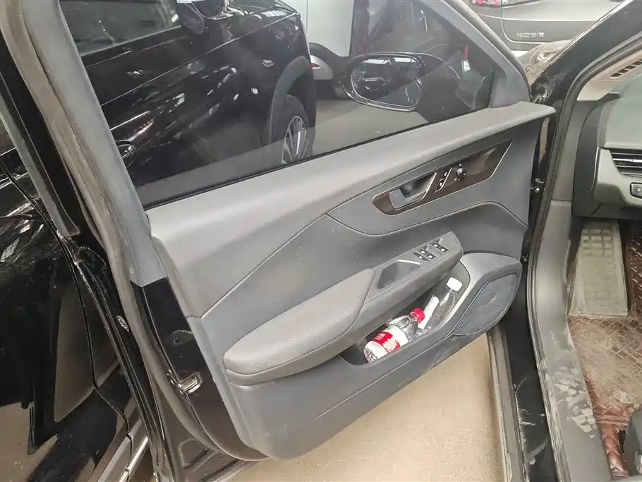 Hongqi E-QM5 2022 431km Charging Enjoyment Edition фото 7