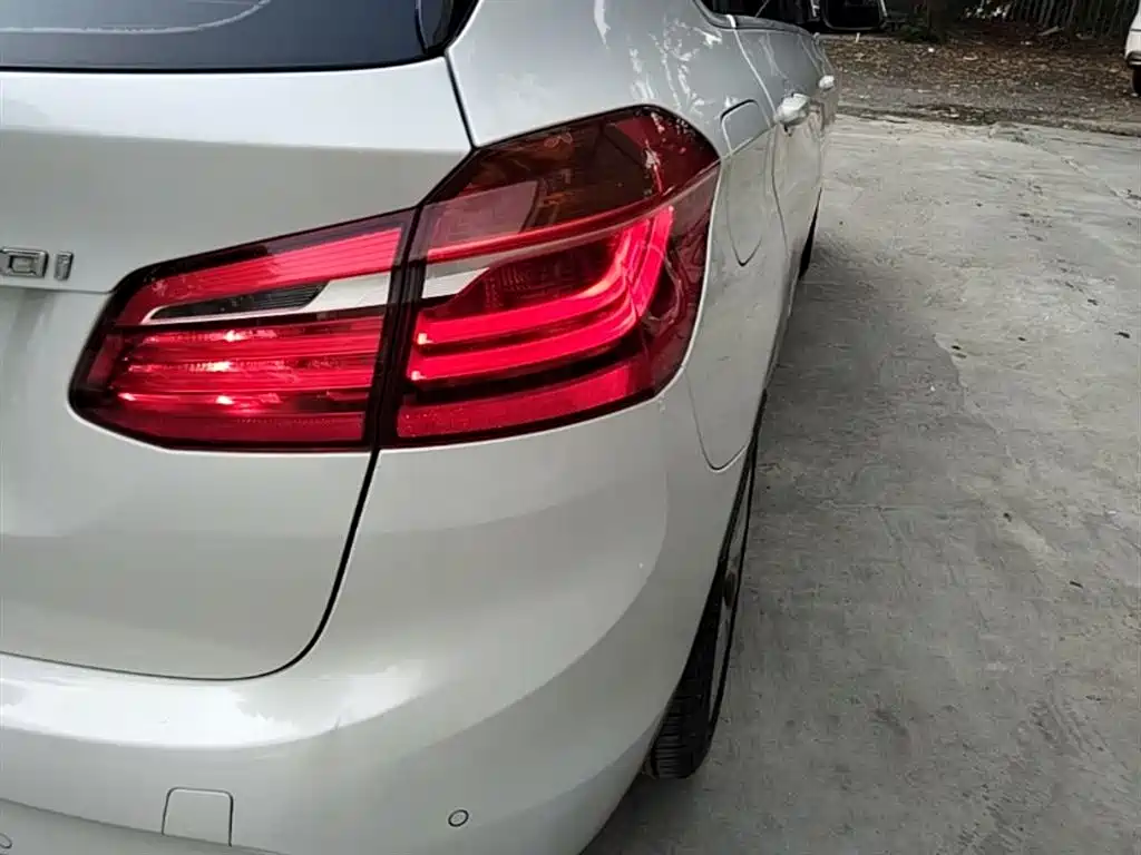 BMW 2 Series Touring 2016 220i Leading Model фото 8