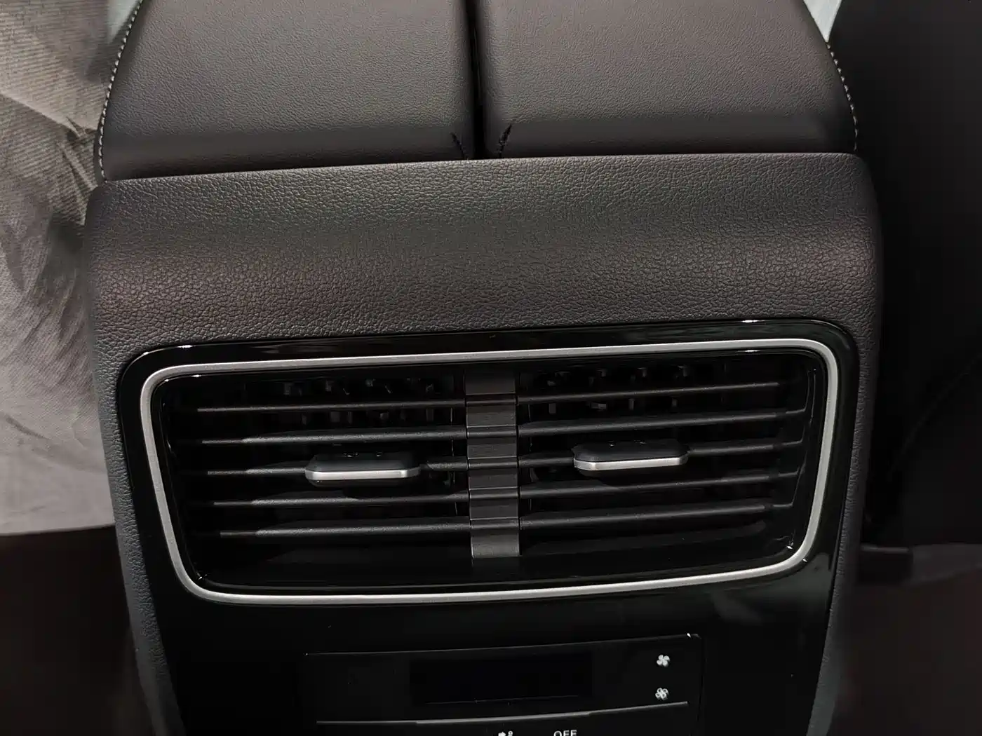 Volkswagen Talagon 2025 380TSI 4WD R-Line Cruise Deluxe Edition фото 15