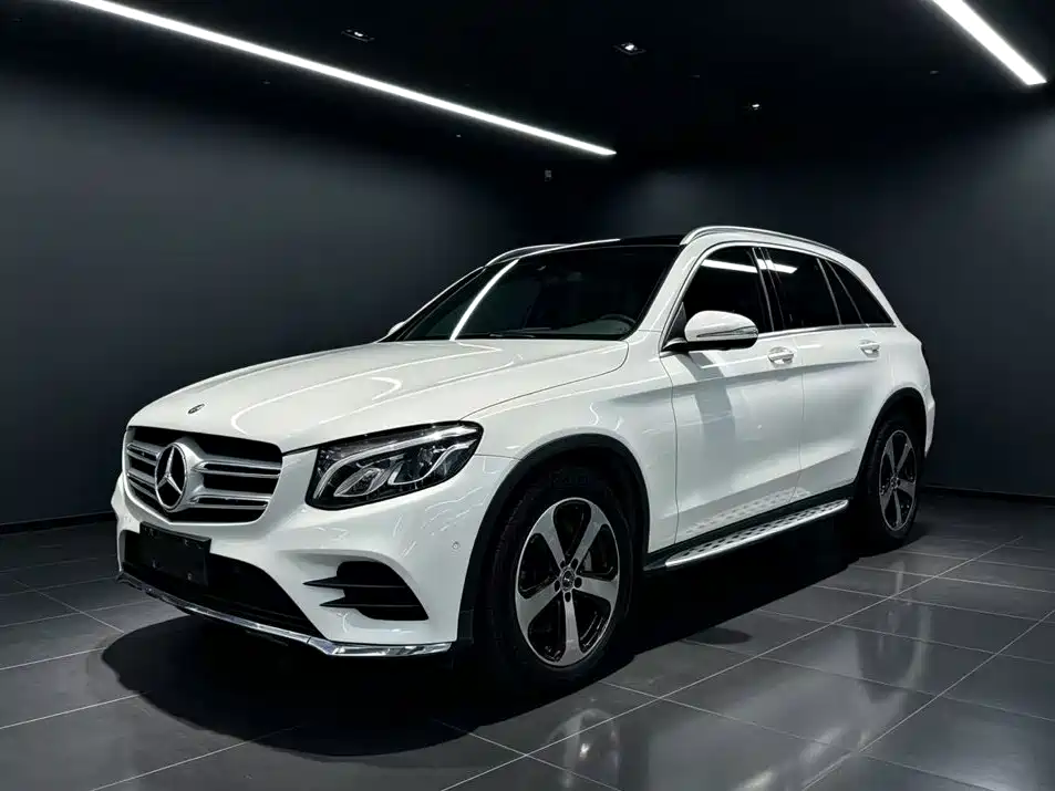 Photo 2 - Mercedes-Benz GLC