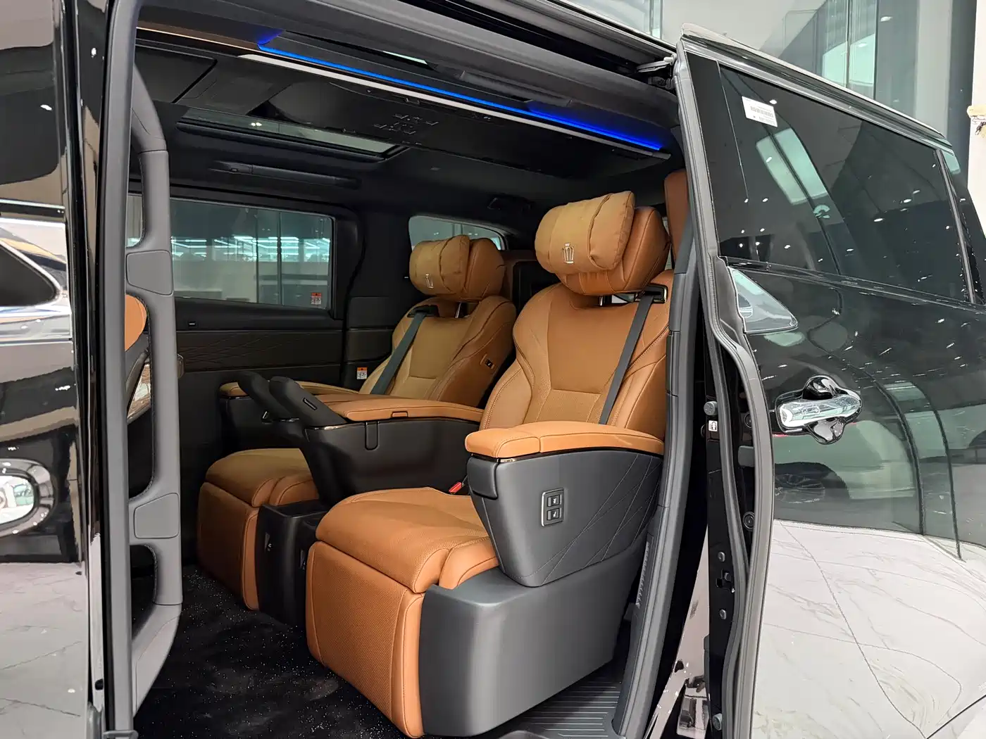 Toyota Vellfire 2024 Crown Hybrid 2.5L Executive Premium Edition фото 8