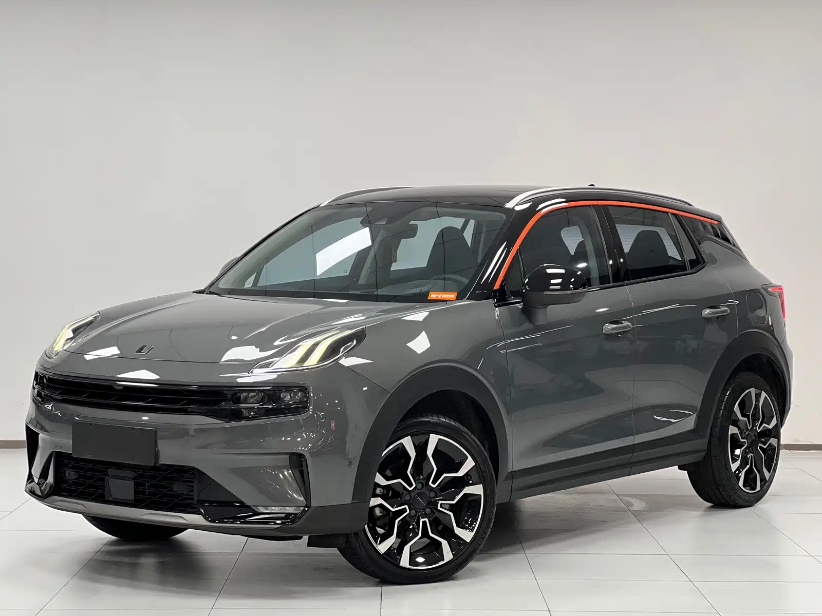 Фото 1 - Lynk & Co 06