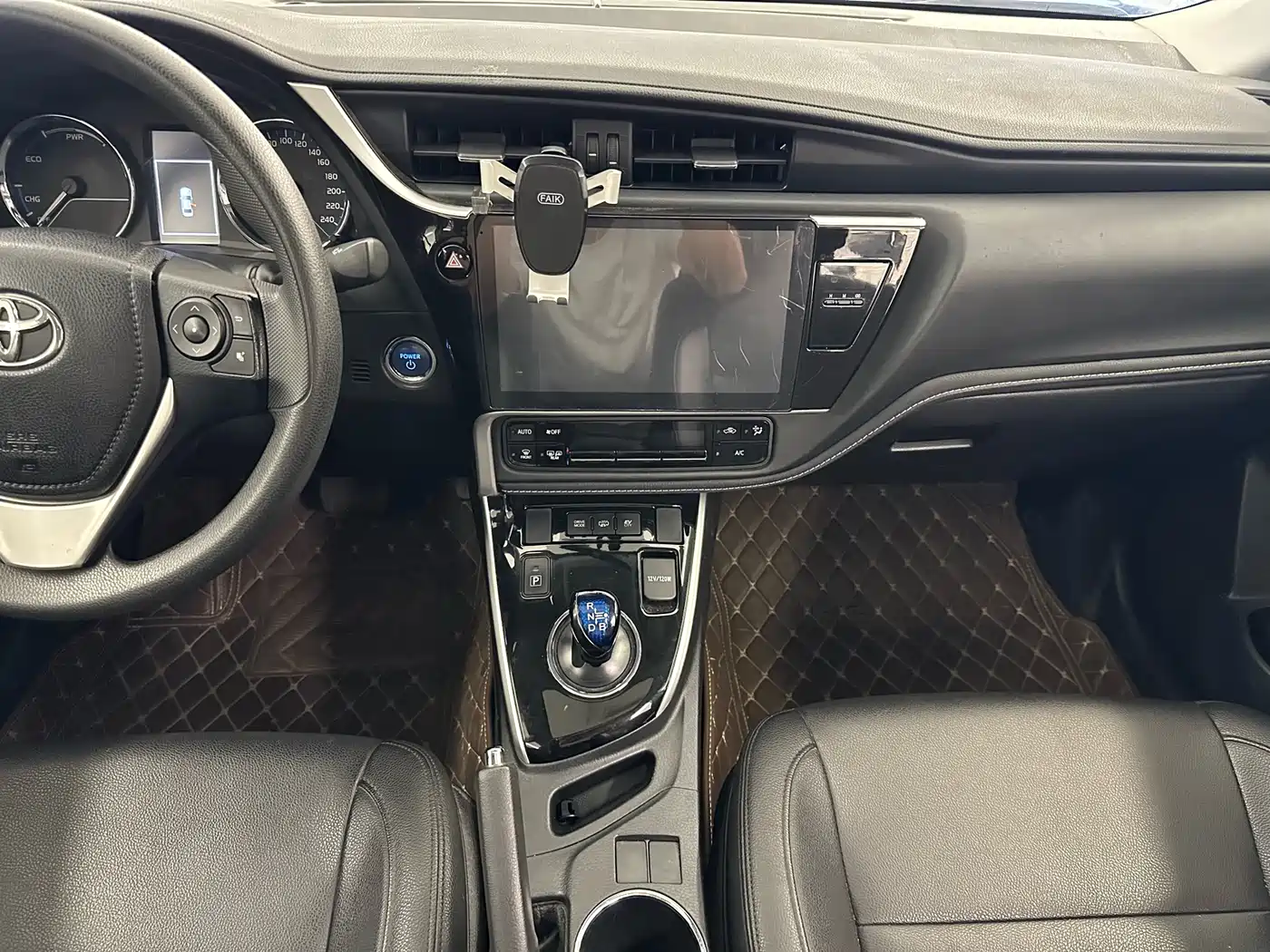 Toyota Corolla Twin Engine E+ 2019 1.8L E-CVT Leading Edition фото 20