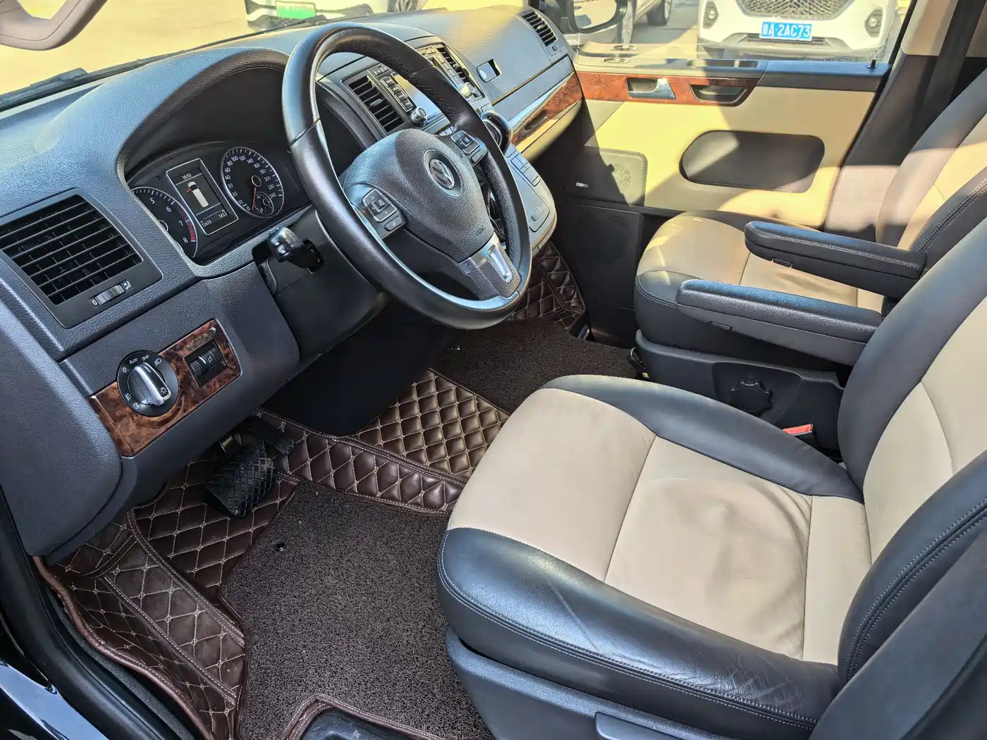 Volkswagen Multivan 2014 2.0TSI AWD Executive фото 4
