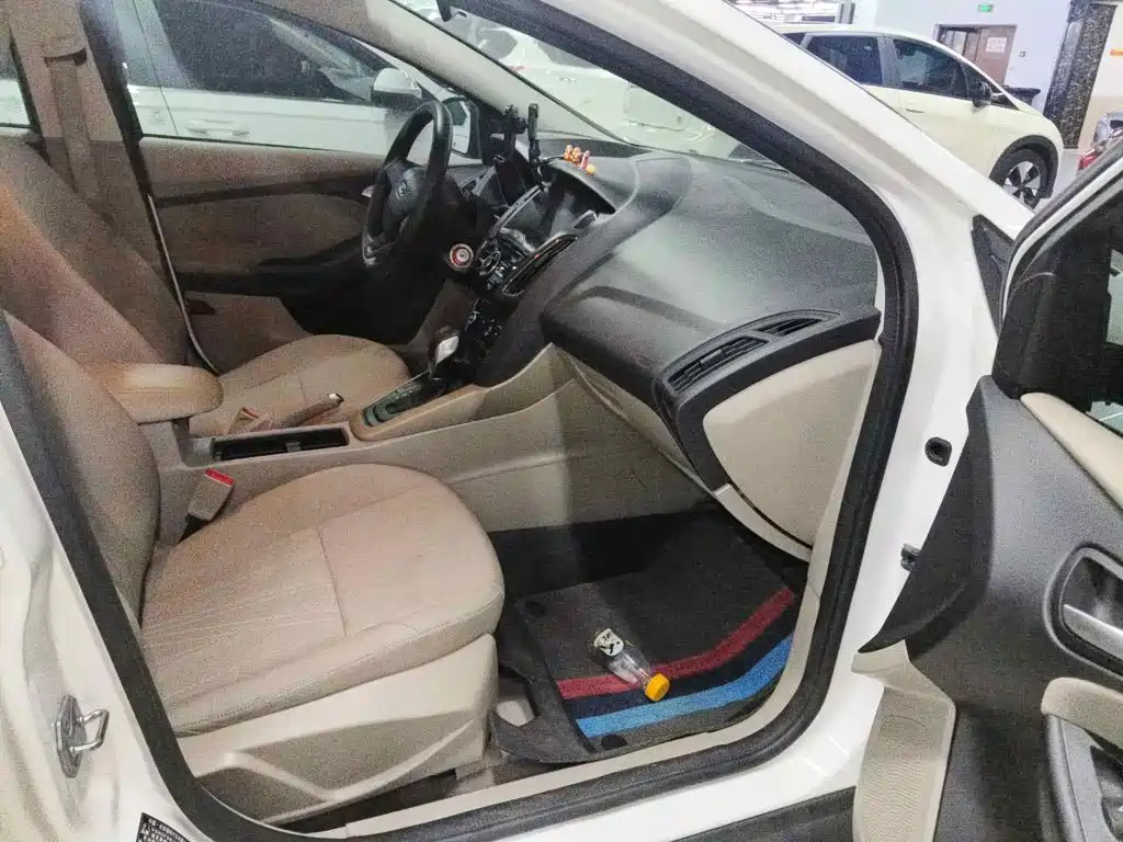 Photo 13 - Ford Focus
