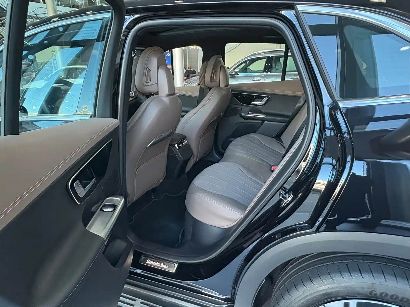 Mercedes-Benz EQE SUV 2024 500 4MATIC Pioneer Edition фото 6