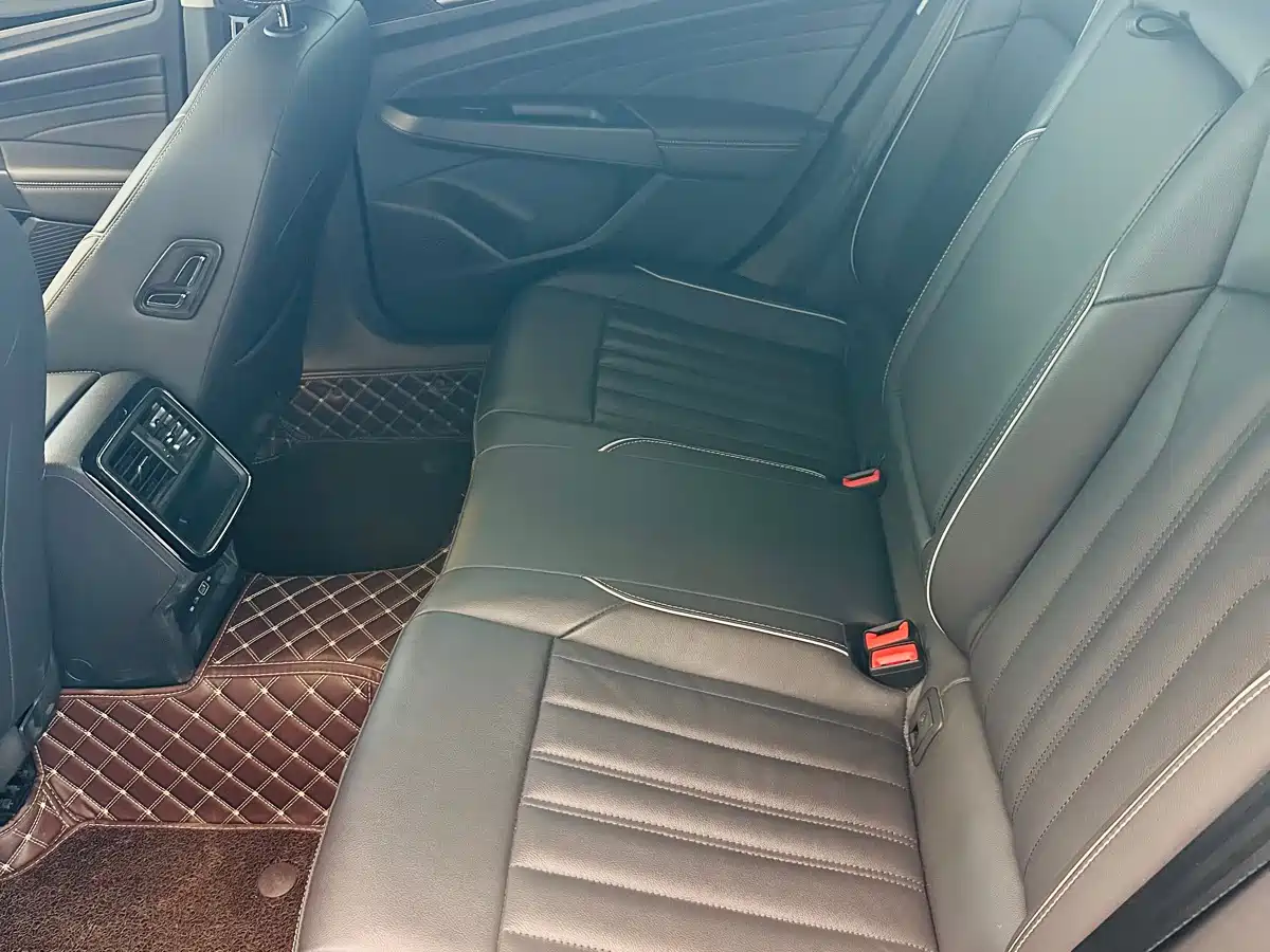 Volkswagen Passat 2022 280TSI Elite Edition фото 10