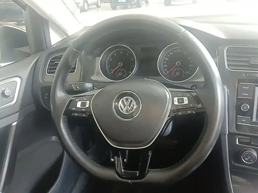 Volkswagen Golf 2018 230TSI Automatic Comfort фото 11