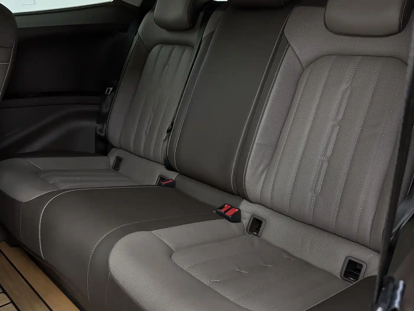 Volkswagen Viloran 2022 380TSI Premium Edition фото 18