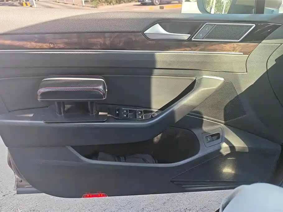 Volkswagen Magotan 2018 380TSI DSG Luxury фото 7