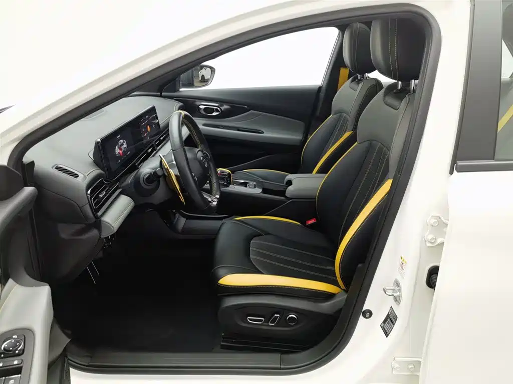 GAC Trumpchi Trumpchi Emkoo 2021 270T DCT J16 Edition фото 10
