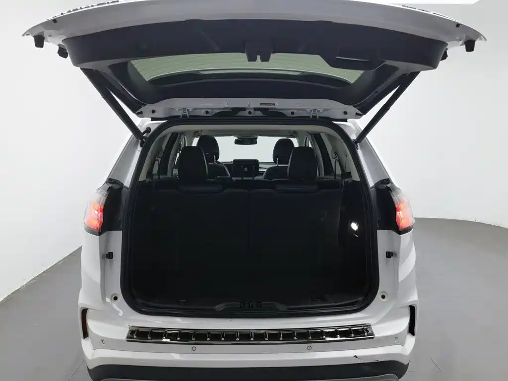 Фото 16 - Ford Edge