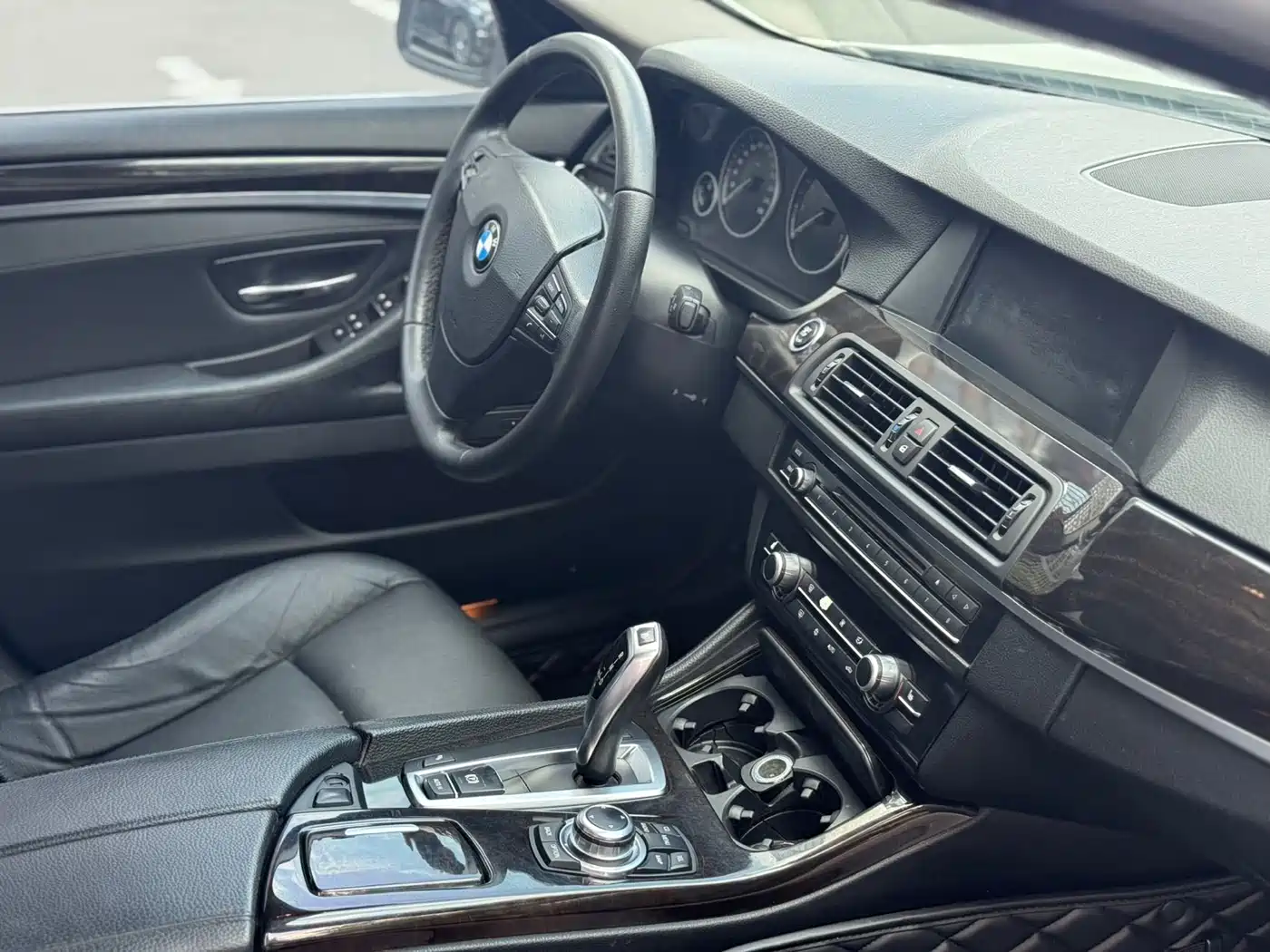 BMW 5 Series 2012 523Li Luxury фото 9
