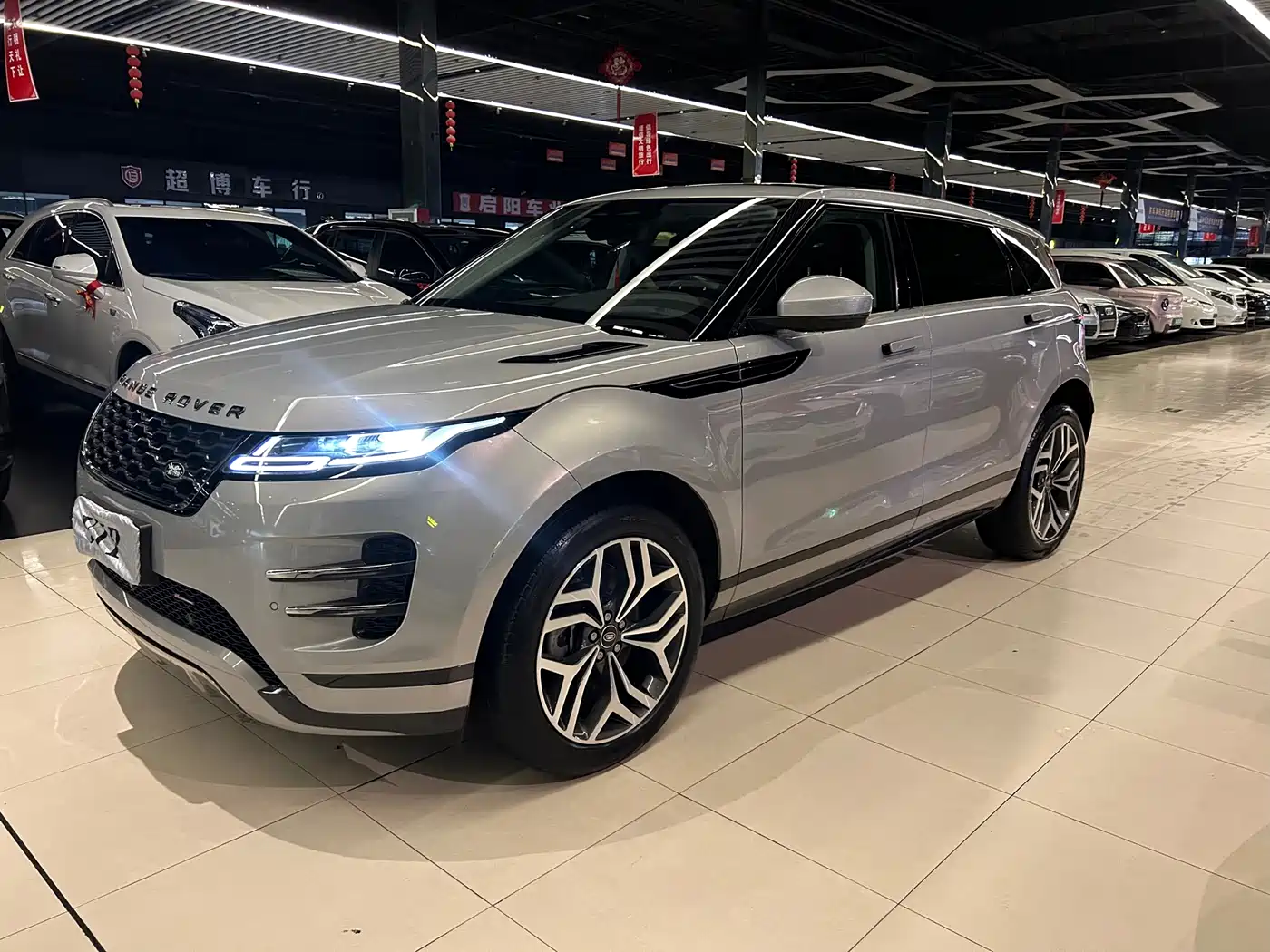 Land Rover Range Rover Evoque 2022 Range Rover Evoque L 200PS R-Dynamic Standard Elite Edition фото 4