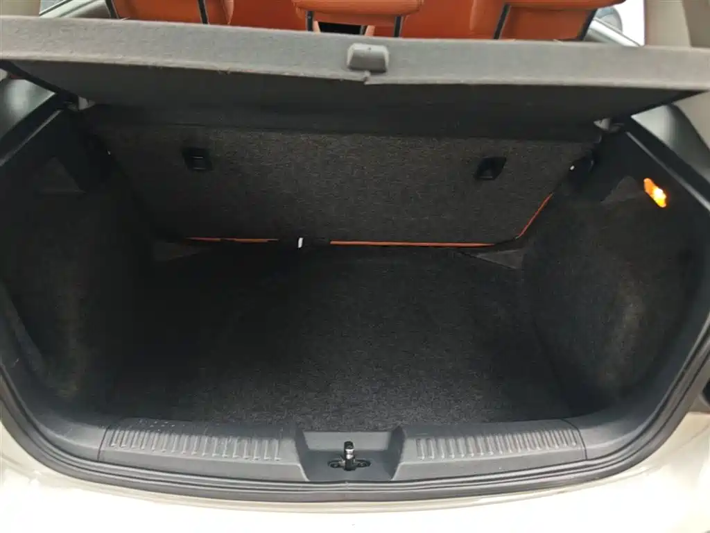 Volkswagen Polo 2014 1.4L Manual Trend Edition фото 19