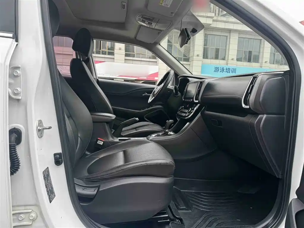 Hyundai Beijing Hyundai ix35 2018 2.0L Automatic 2WD Zhiyong·Enjoyment Edition фото 9
