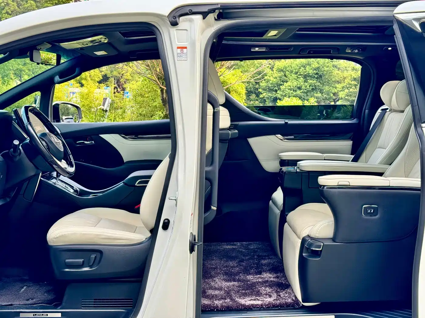 Lexus LM 2020 2020 300h Seven-Seater Elegance Edition