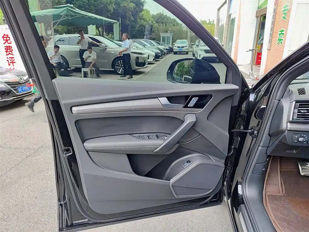 Audi Q5L 2024 Model 40 TFSI Luxury Dynamic фото 6