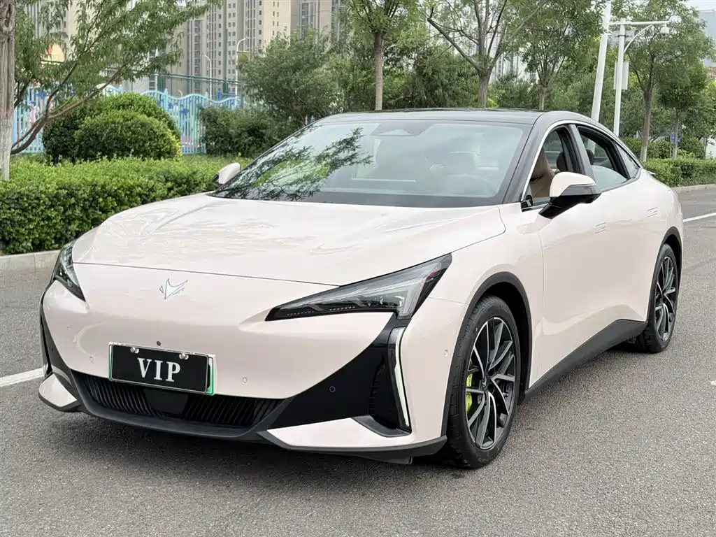 ARCFOX Alpha S5 2025 Facelift 668MAX Divine Edition 200kW