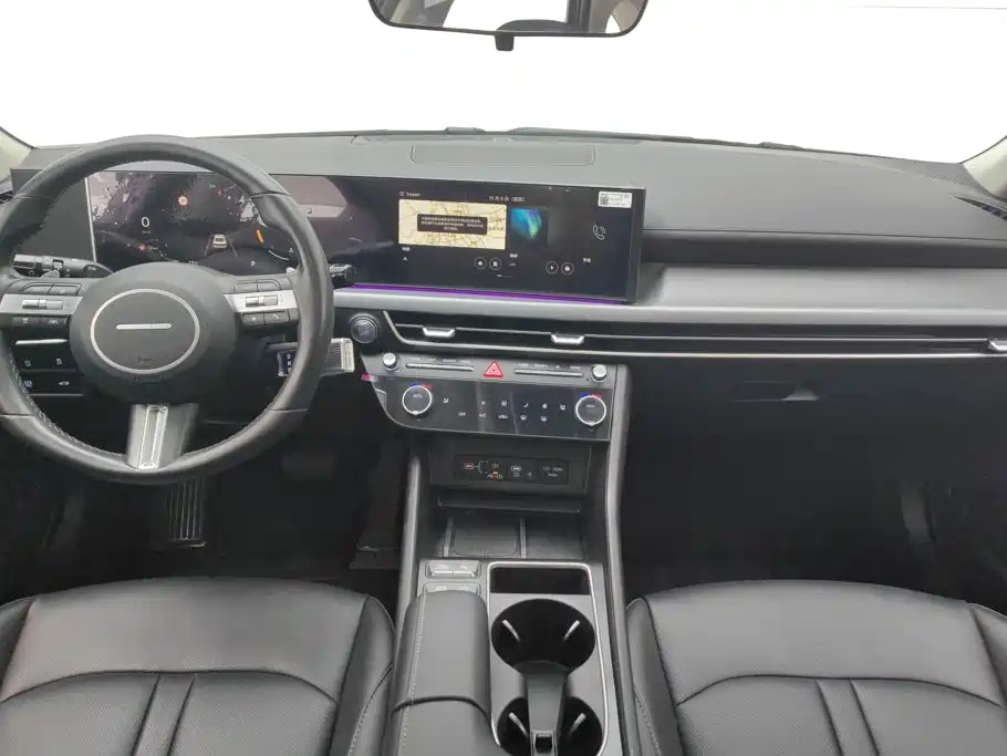 Photo 12 - Hyundai Sonata