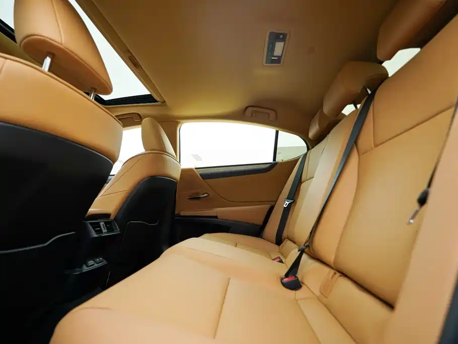 Lexus ES 2026 2025 200 Ultimate Edition