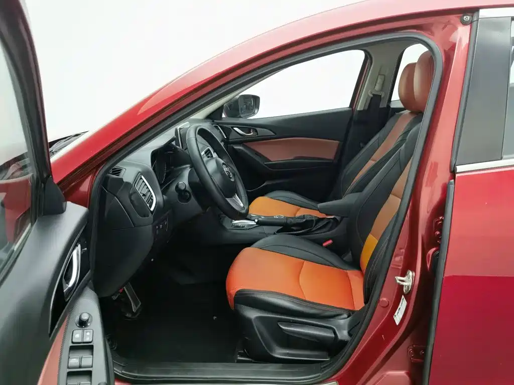 Фото 10 - Mazda Mazda 3