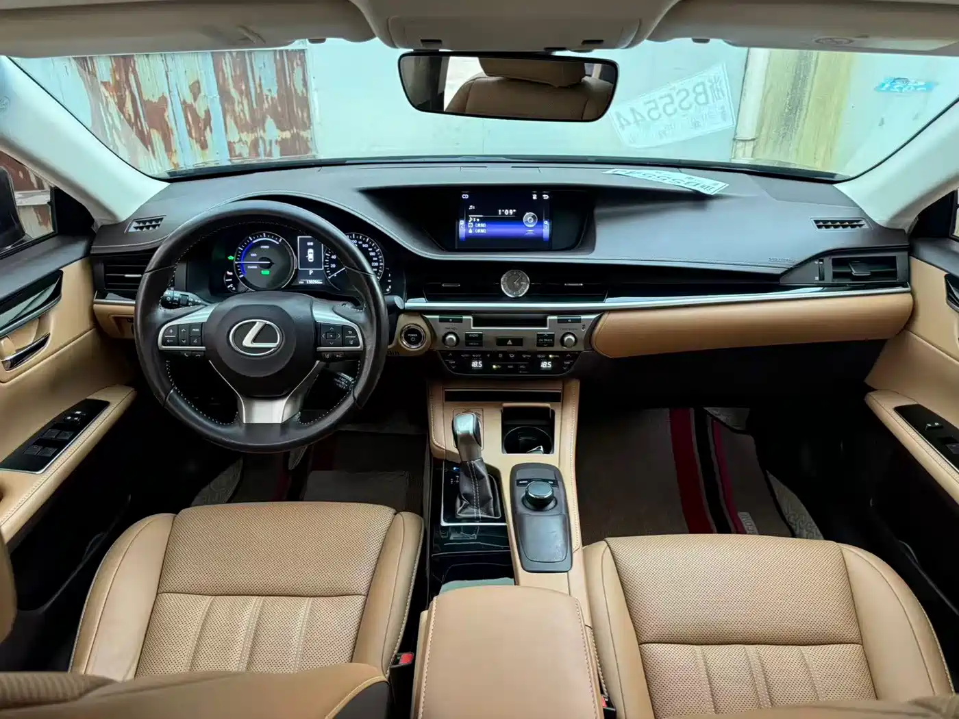 Photo 8 - Lexus ES