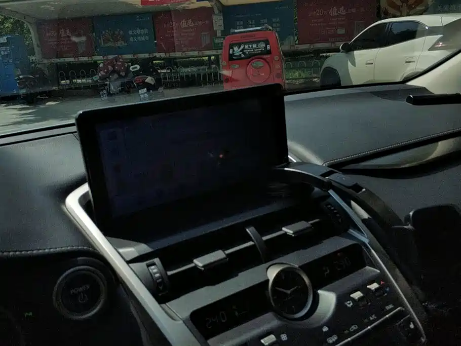 Lexus NX 2020 300h FWD F Sport China VI фото 13