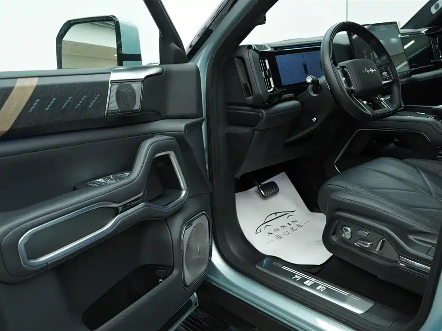 Fang Cheng Bao Leopard 8 2025 2025 Zhiyong Flagship 6-Seater