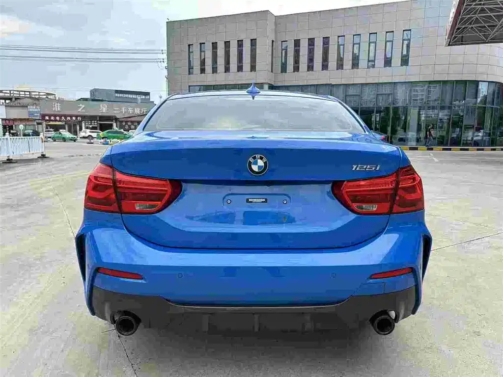 BMW 1 Series 2022 125i M Sport Shadow Edition фото 6