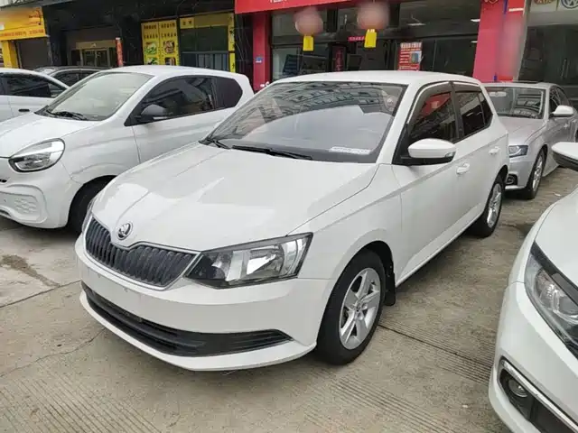  Škoda Fabia 2016 1.4L Automatic Car Enjoy Edition