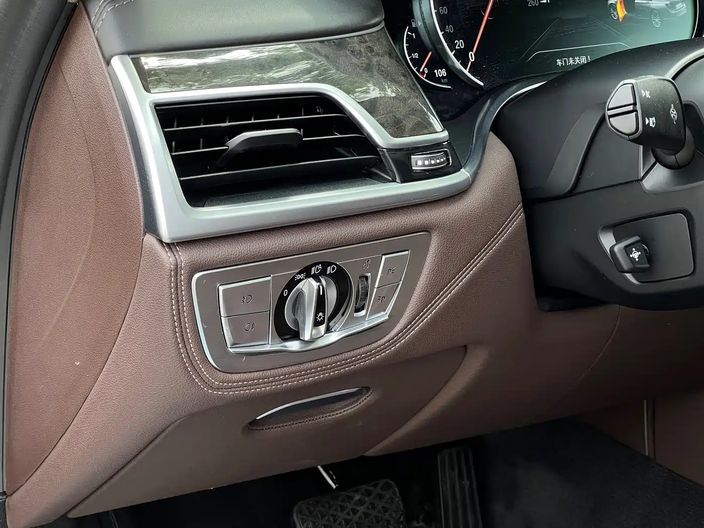 BMW 7 Series 2017 740Li Leading Edition фото 27