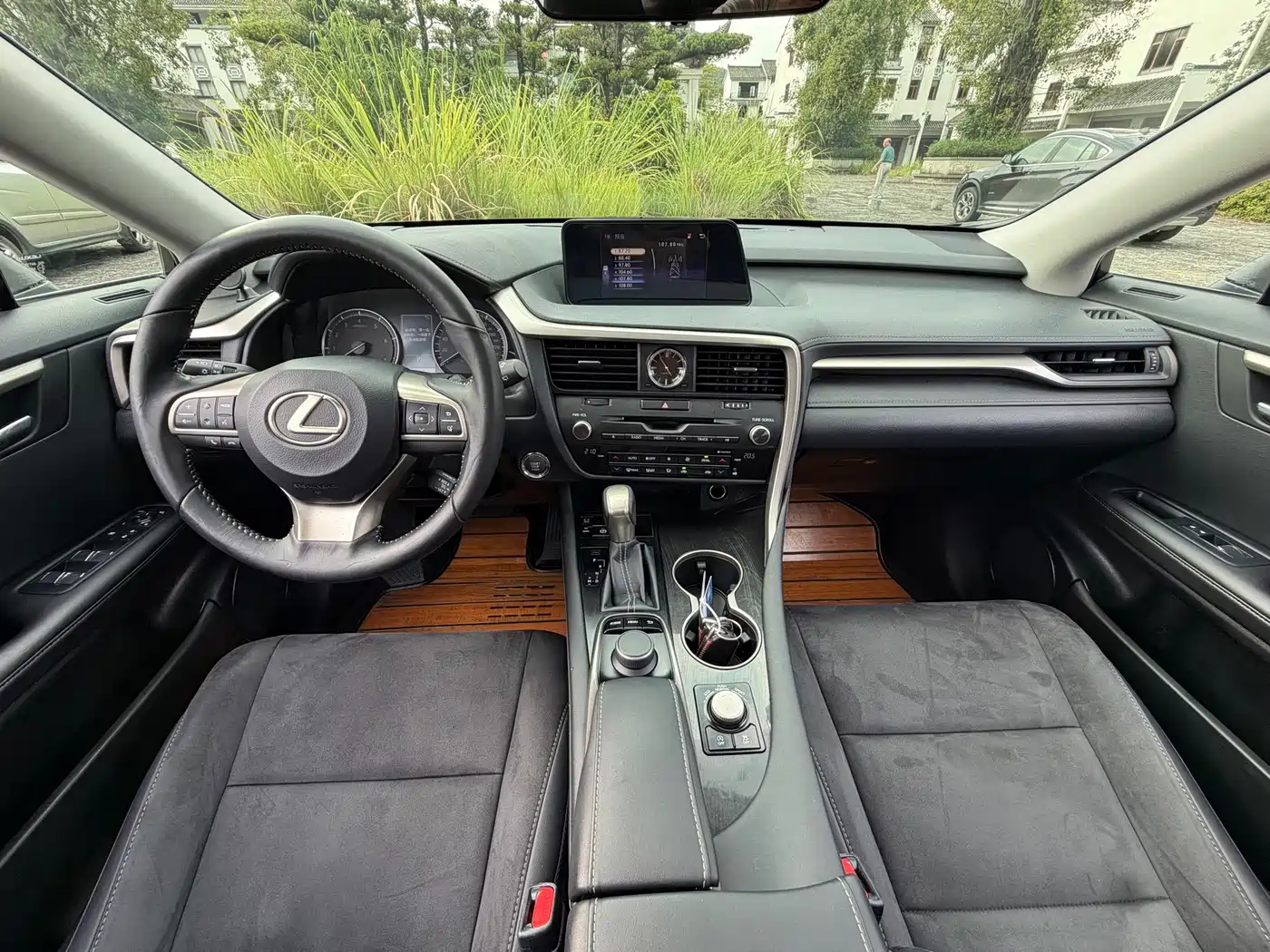 Фото 5 - Lexus RX