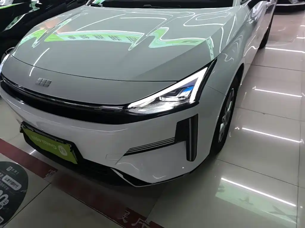 Geely Galaxy Galaxy L6 2025 2025 EM-i 60km Voyage Edition