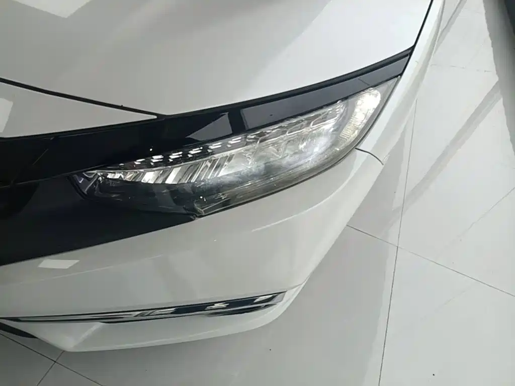 Фото 24 - Honda Civic