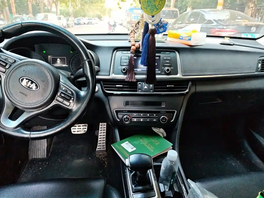 Photo 10 - Kia K5