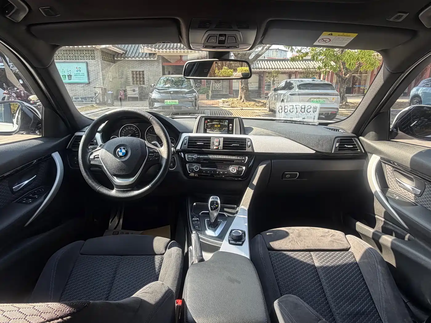 BMW 3 Series 2017 320i M Sport фото 16