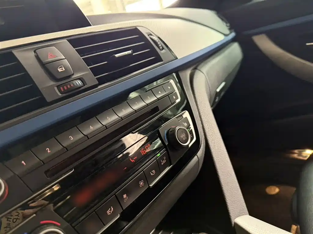 BMW 3 Series GT 2017 320i M Sport фото 14