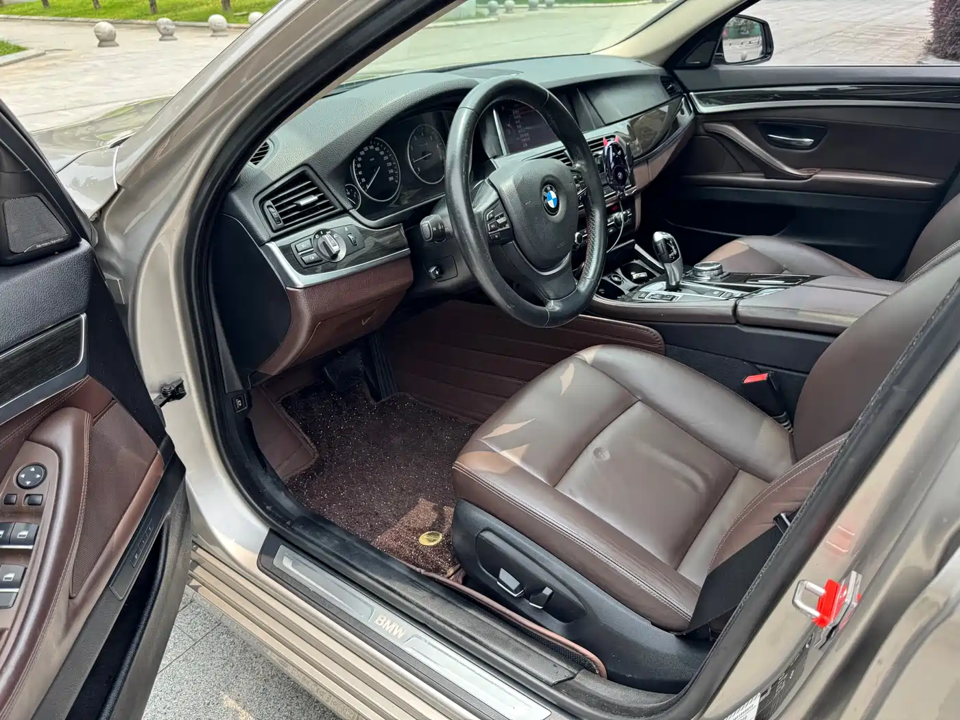 BMW 5 Series 2014 525Li Luxury Design Package фото 10