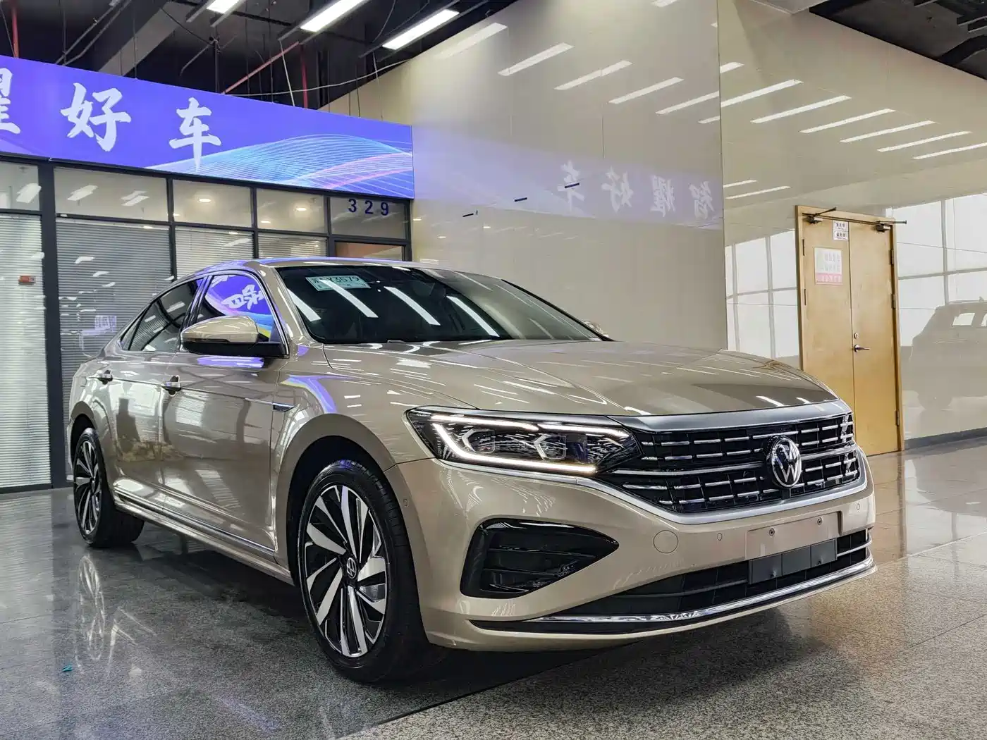 Фото 4 - Volkswagen Passat