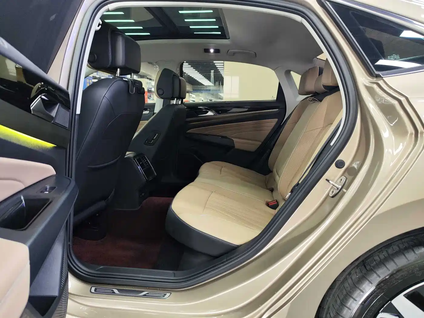 Фото 9 - Volkswagen Passat