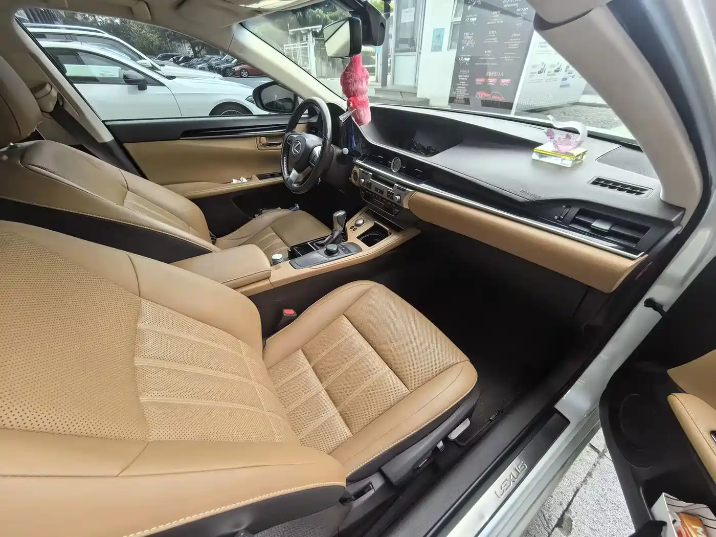 Фото 4 - Lexus ES