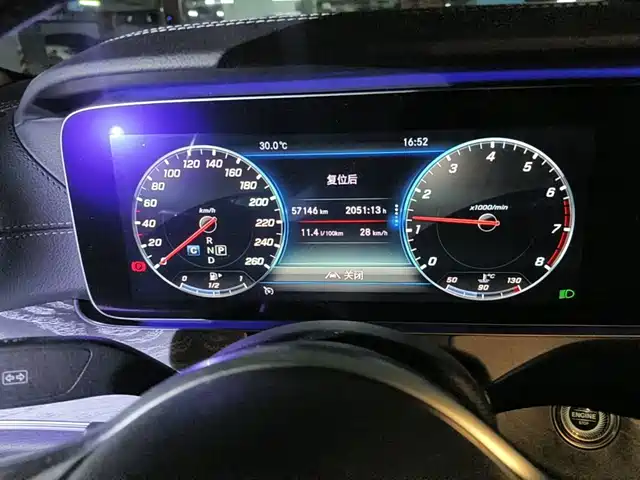 Mercedes-Benz CLS 2018 CLS 300 Dynamic — фото 4