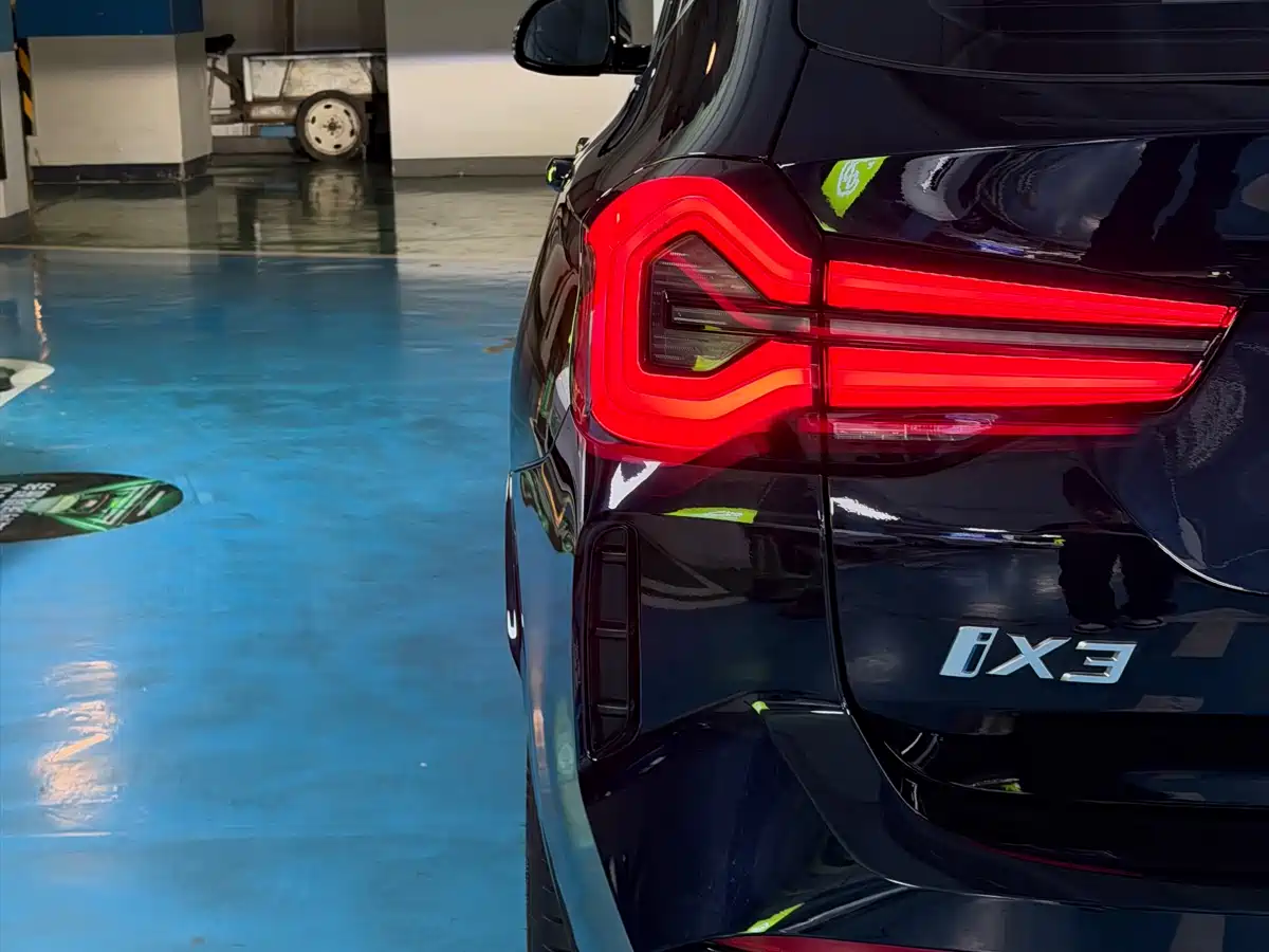 BMW iX3 2022 Leading Edition фото 26