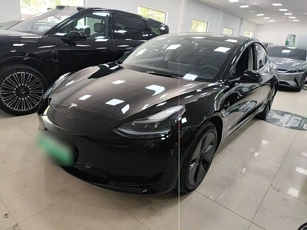 Фото 1 - Tesla Model 3
